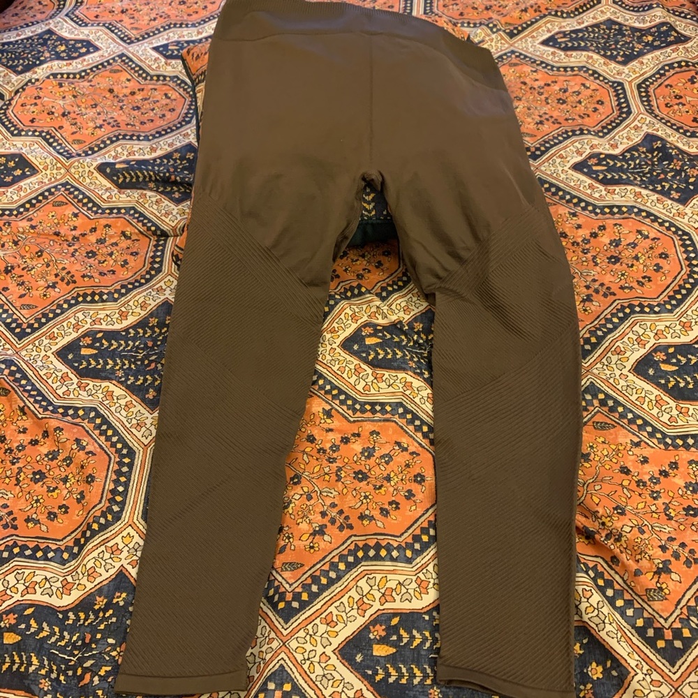 Fabletics Leggings In A Grayish/Mauve Color Sz L - image 7